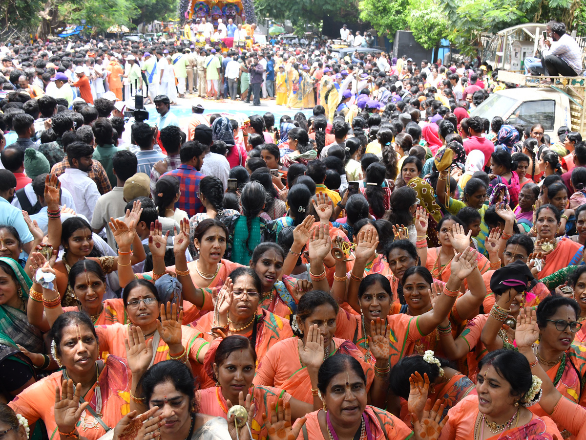 Thousands participate In Jagannath Rath Yatra In Hyderabad18