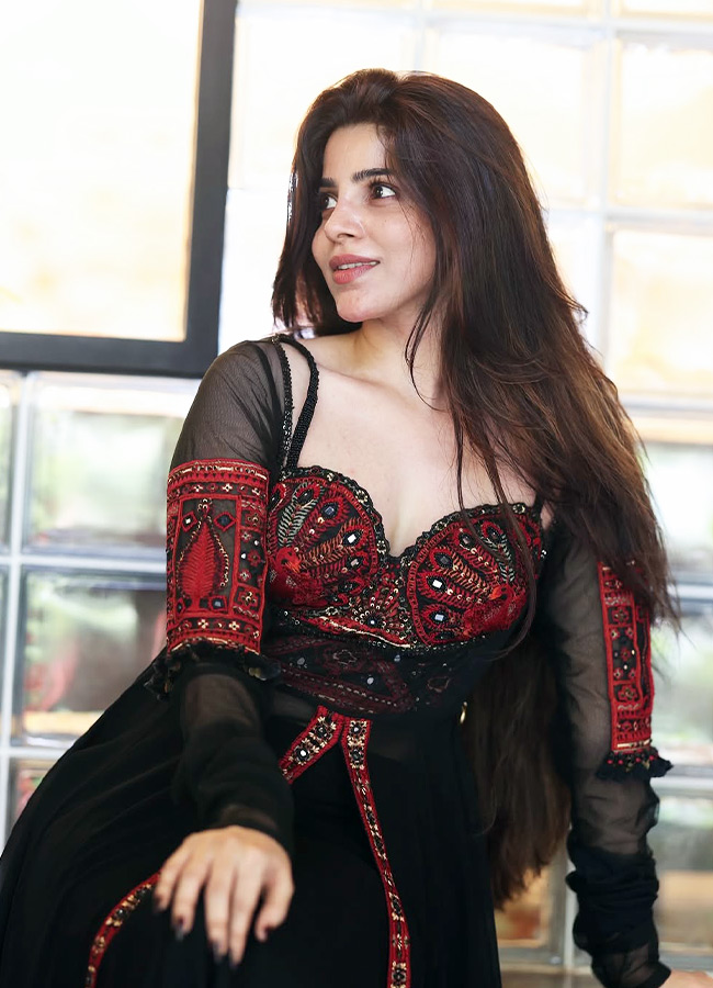 Divya Bharathi Stuns as a Modern Day Angel Her Gorgeous Photos Are Unmissable13