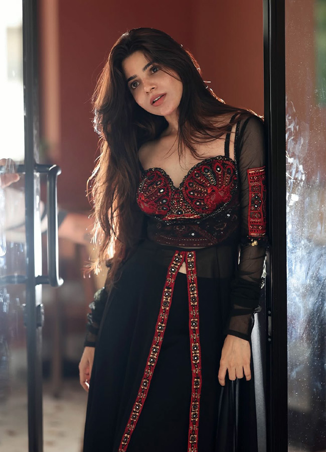 Divya Bharathi Stuns as a Modern Day Angel Her Gorgeous Photos Are Unmissable3