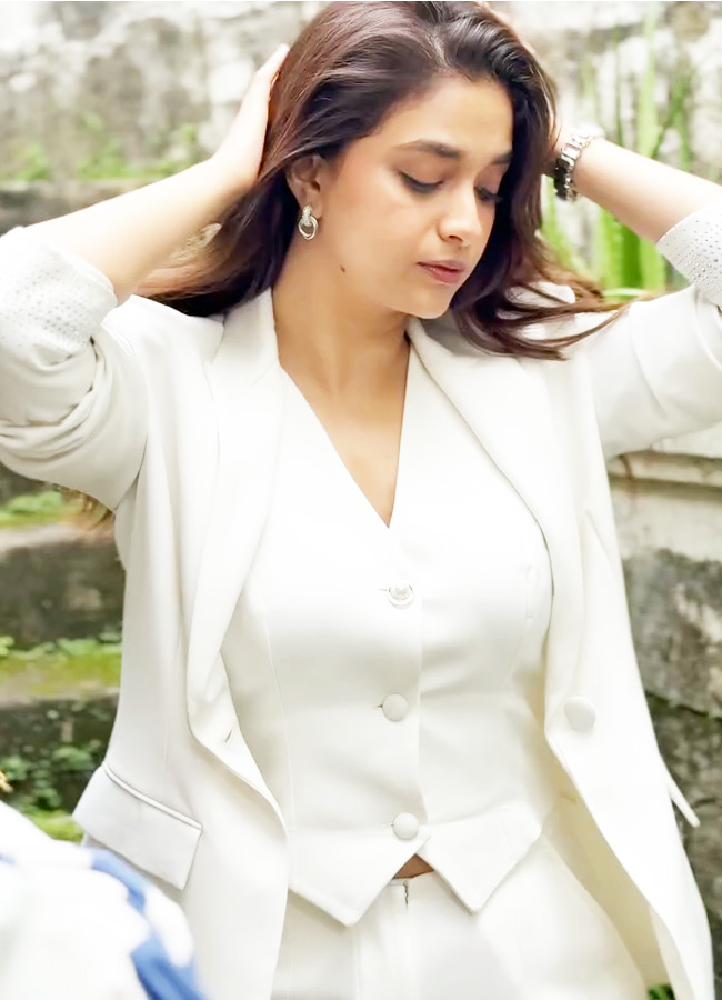 Keerthy Suresh Stuns at the Kerala Cricket League Auction See Her Gorgeous Photos3