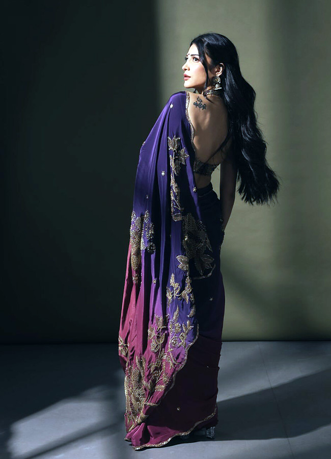 Shruti Haasan Looks Absolutely Stunning in a Saree See Her Gorgeous Photos11