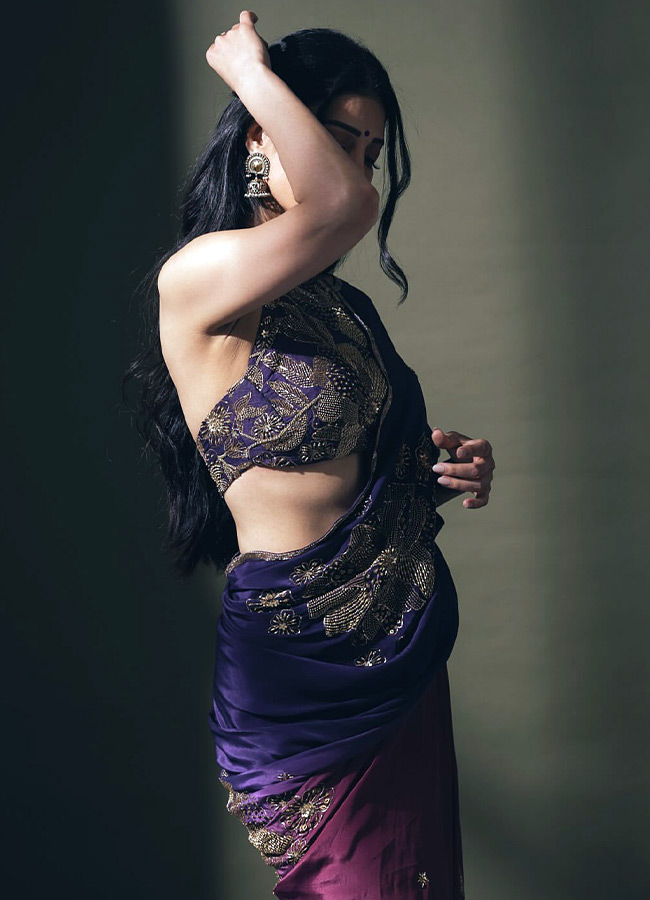 Shruti Haasan Looks Absolutely Stunning in a Saree See Her Gorgeous Photos12