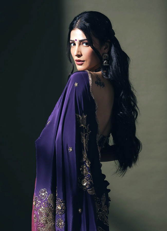 Shruti Haasan Looks Absolutely Stunning in a Saree See Her Gorgeous Photos4