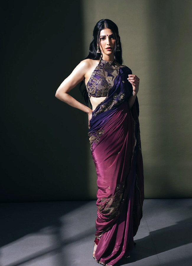 Shruti Haasan Looks Absolutely Stunning in a Saree See Her Gorgeous Photos5