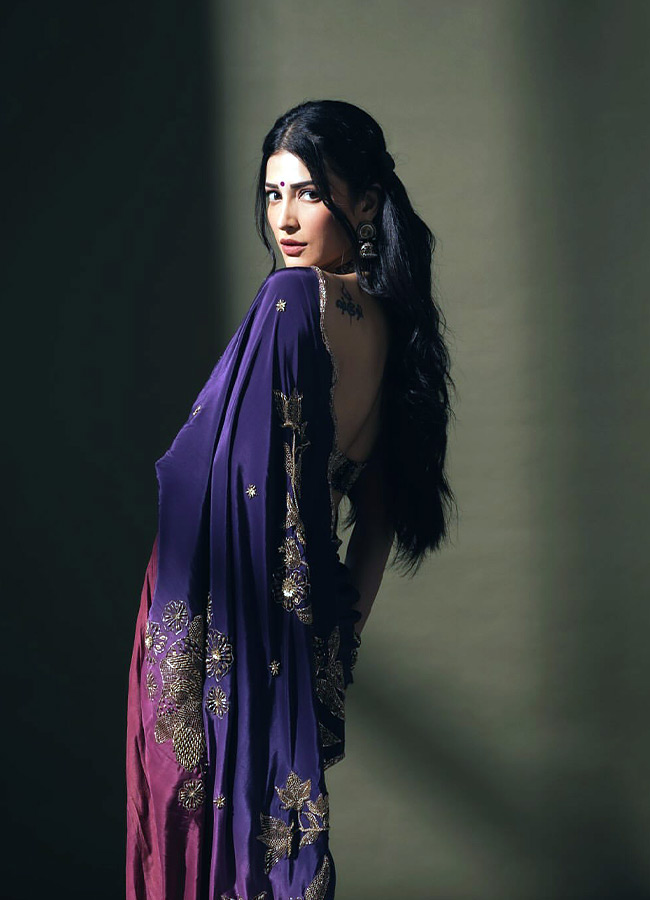 Shruti Haasan Looks Absolutely Stunning in a Saree See Her Gorgeous Photos6
