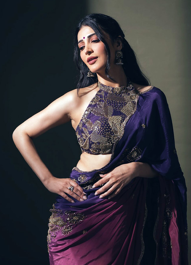 Shruti Haasan Looks Absolutely Stunning in a Saree See Her Gorgeous Photos7