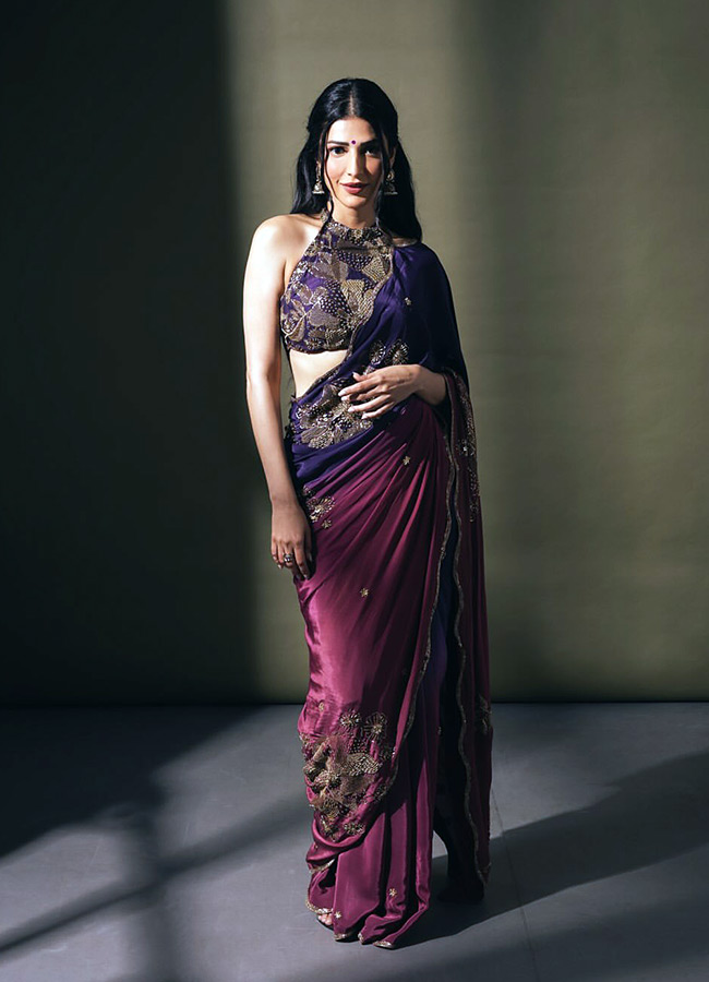 Shruti Haasan Looks Absolutely Stunning in a Saree See Her Gorgeous Photos8