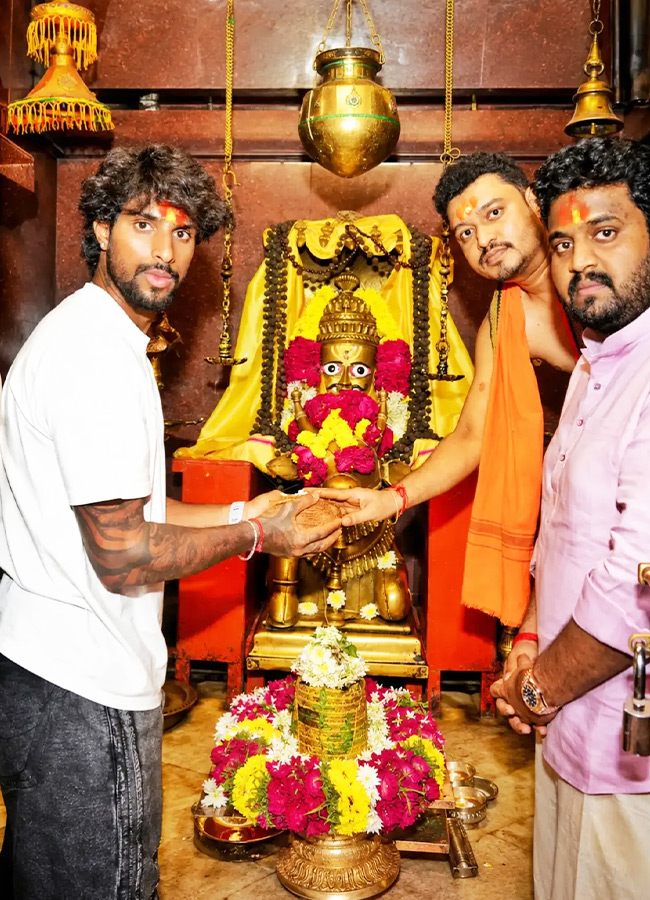 Tilak Varma Seeks Blessings at Shri Tulja Bhavani Temple Photos5