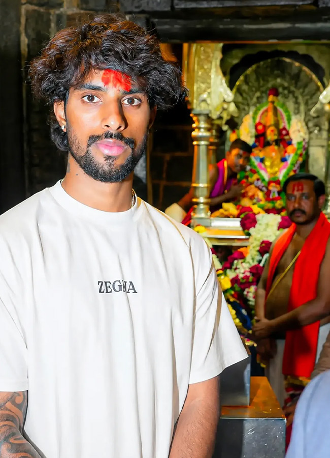 Tilak Varma Seeks Blessings at Shri Tulja Bhavani Temple Photos8