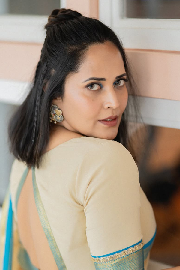 Anchor Anasuya Bharadwaj Stunning Looks In Saree 13