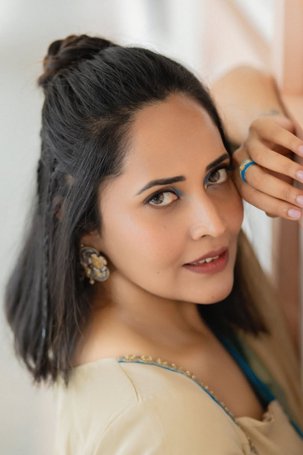 Anchor Anasuya Bharadwaj Stunning Looks In Saree 5