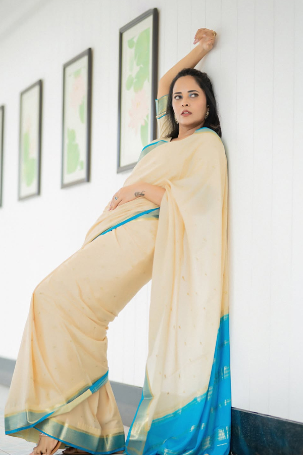 Anchor Anasuya Bharadwaj Stunning Looks In Saree 6
