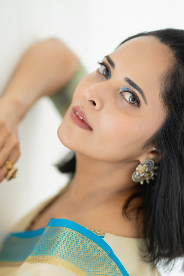 Anchor Anasuya Bharadwaj Stunning Looks In Saree 8