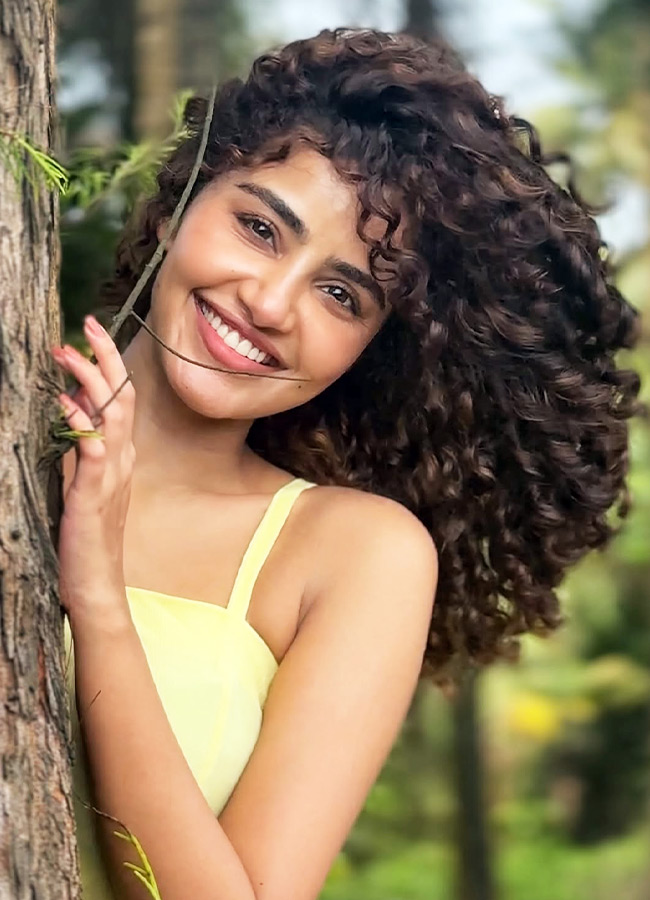 Curly Hair Stunning Glamour Photos10