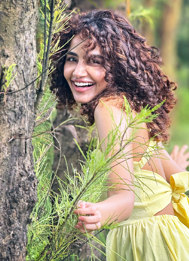Curly Hair Stunning Glamour Photos11
