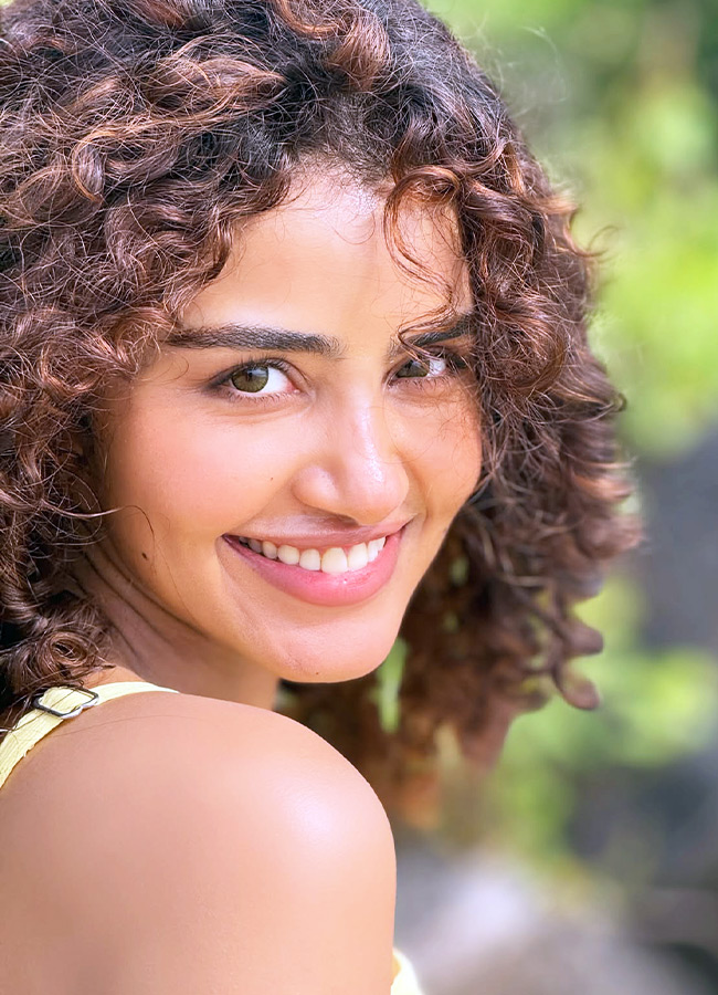Curly Hair Stunning Glamour Photos2