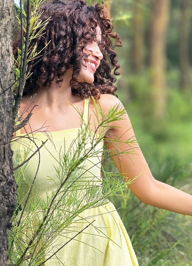 Curly Hair Stunning Glamour Photos7