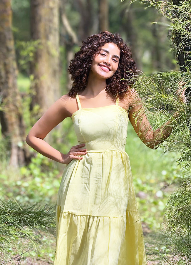 Curly Hair Stunning Glamour Photos8