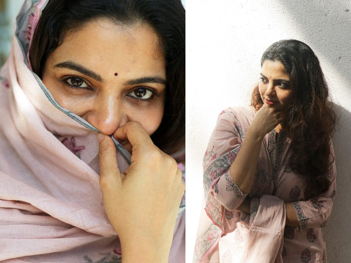 Heroine Looks Stunning in a Simple Style Photos1