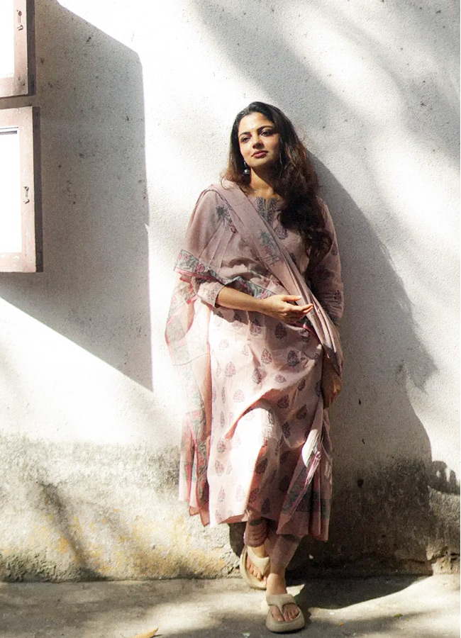 Heroine Looks Stunning in a Simple Style Photos8