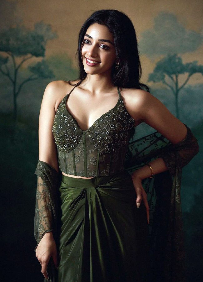 Trending Heroine Preity Mukhundhan Photos10