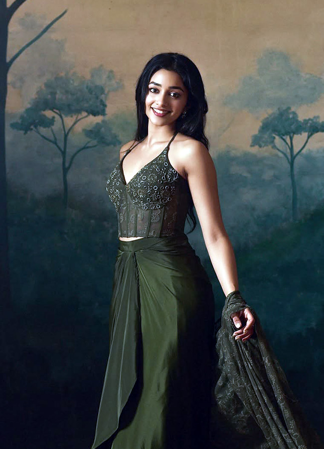 Trending Heroine Preity Mukhundhan Photos7