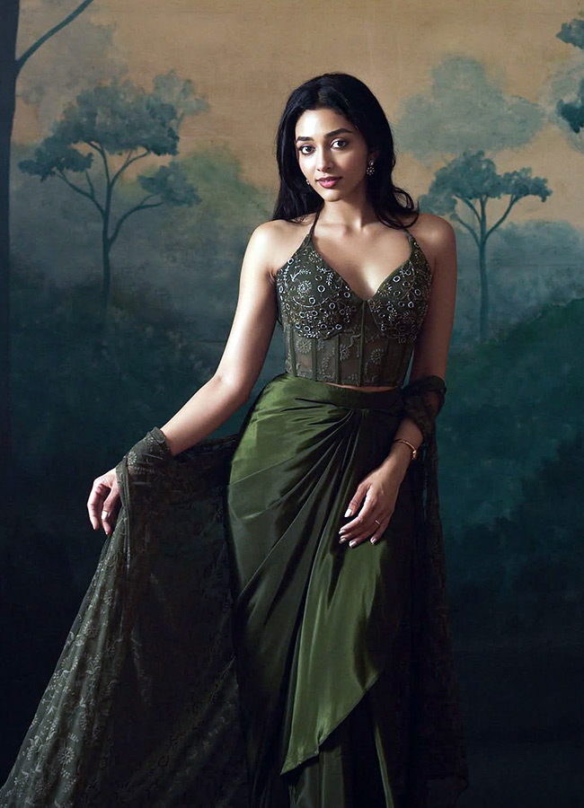 Trending Heroine Preity Mukhundhan Photos8