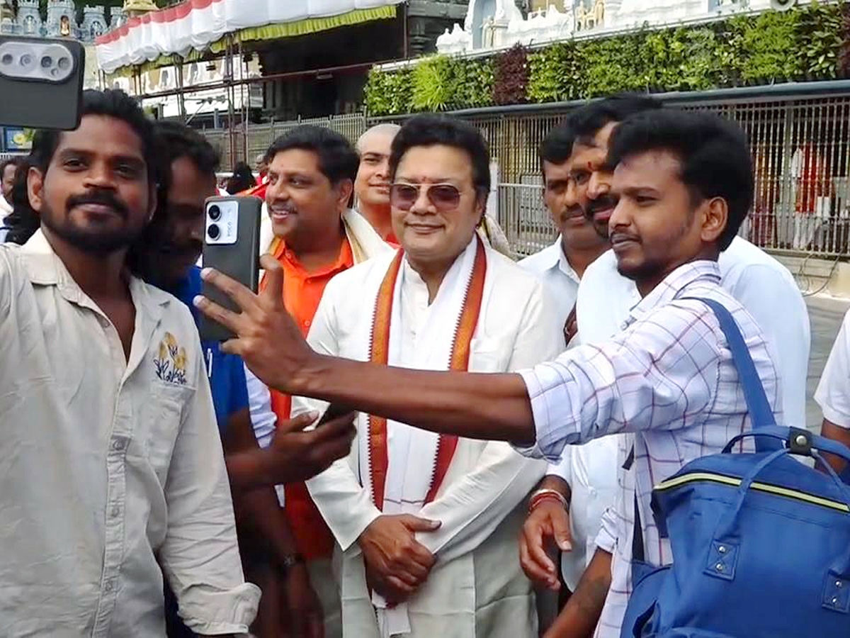 Rajendra Prasad And Sai Kumar in Tirumala Today 12