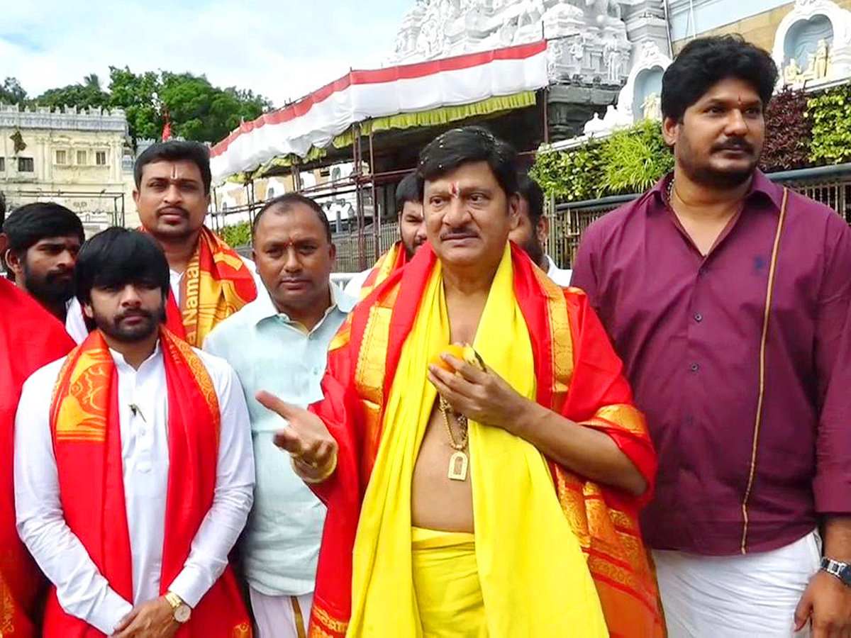 Rajendra Prasad And Sai Kumar in Tirumala Today 13