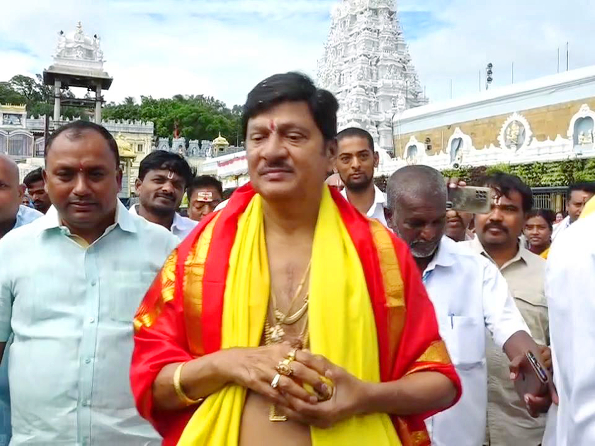 Rajendra Prasad And Sai Kumar in Tirumala Today 16