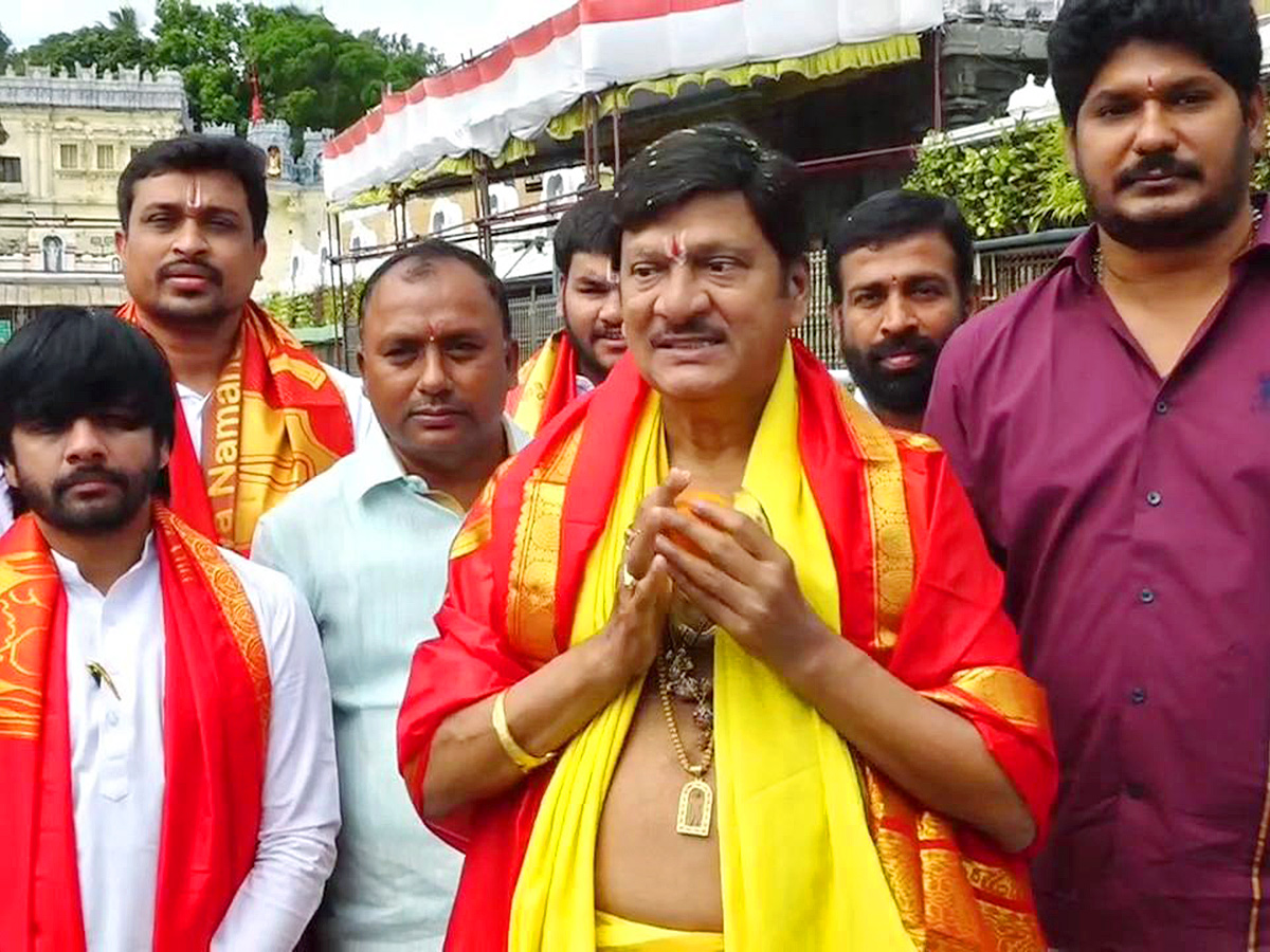 Rajendra Prasad And Sai Kumar in Tirumala Today 19