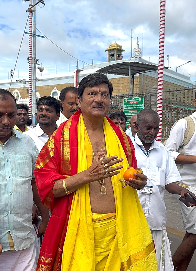 Rajendra Prasad And Sai Kumar in Tirumala Today 2