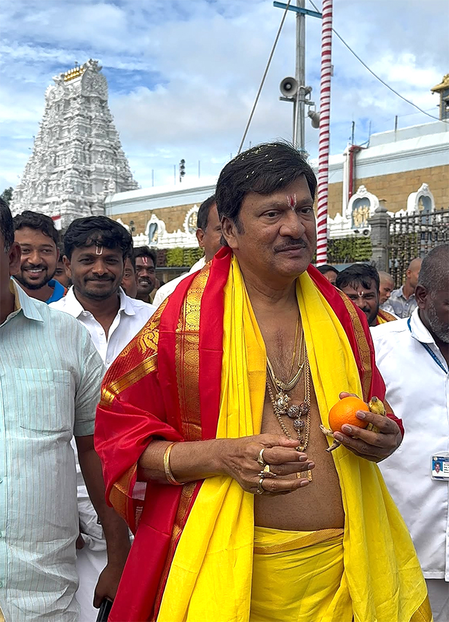 Rajendra Prasad And Sai Kumar in Tirumala Today 20