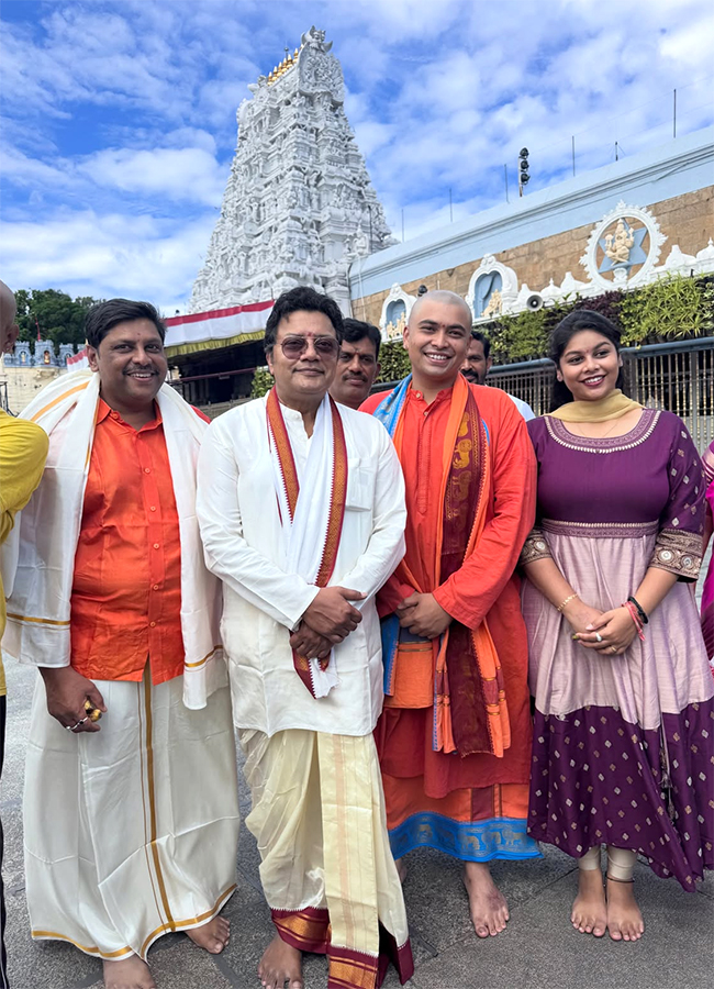 Rajendra Prasad And Sai Kumar in Tirumala Today 7