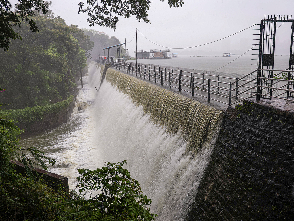 heavy rain in mumbai hd photos16