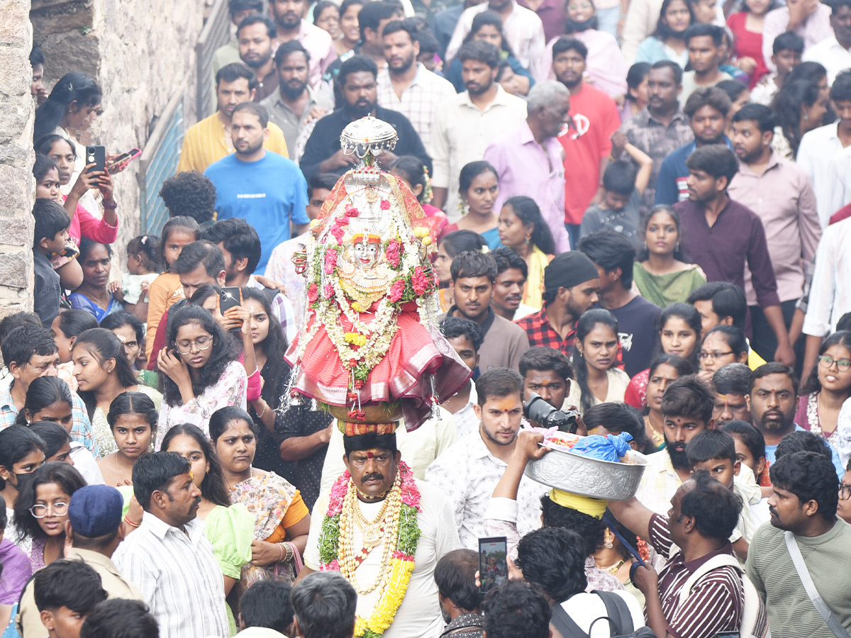 Seeking the Blessings of Goddess Mahankali at Golconda Hyderabad10