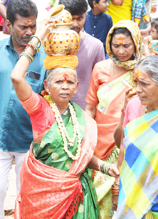 Seeking the Blessings of Goddess Mahankali at Golconda Hyderabad13