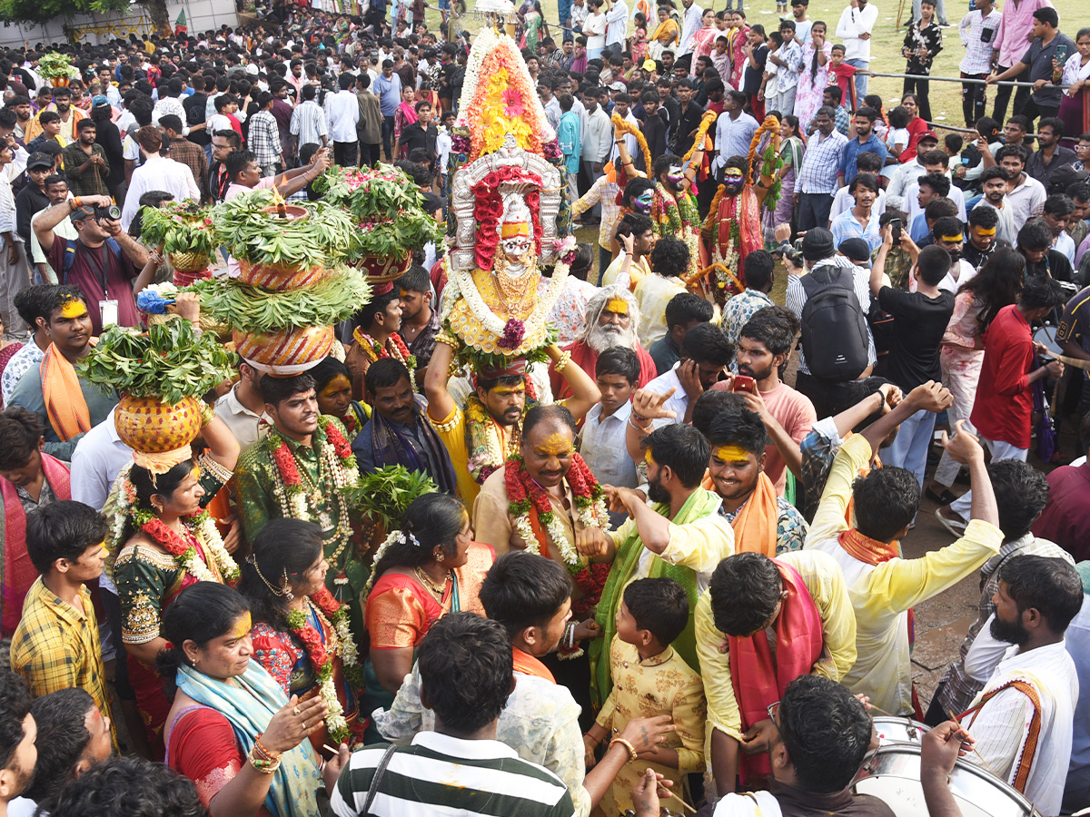 Seeking the Blessings of Goddess Mahankali at Golconda Hyderabad2