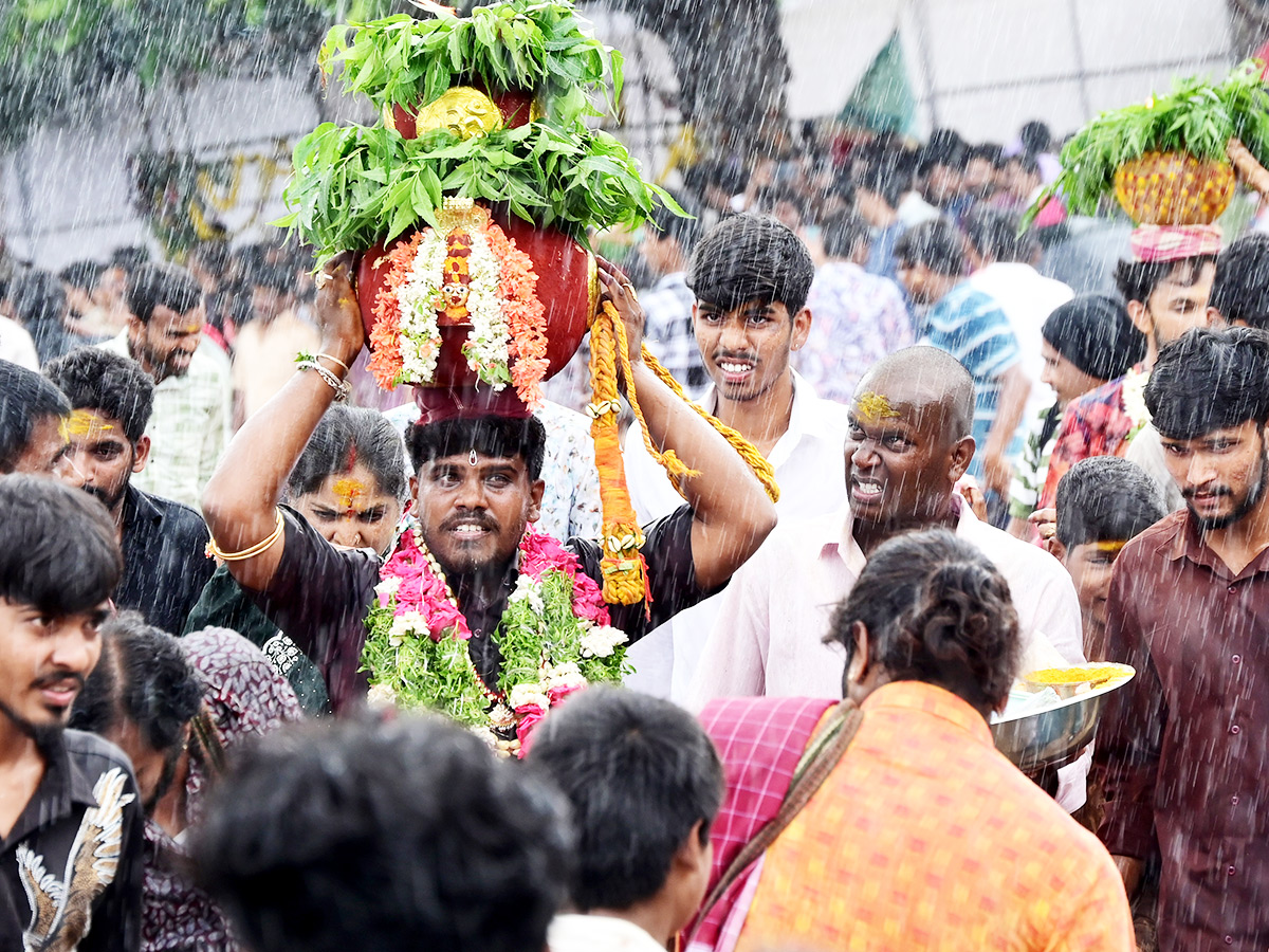 Seeking the Blessings of Goddess Mahankali at Golconda Hyderabad3