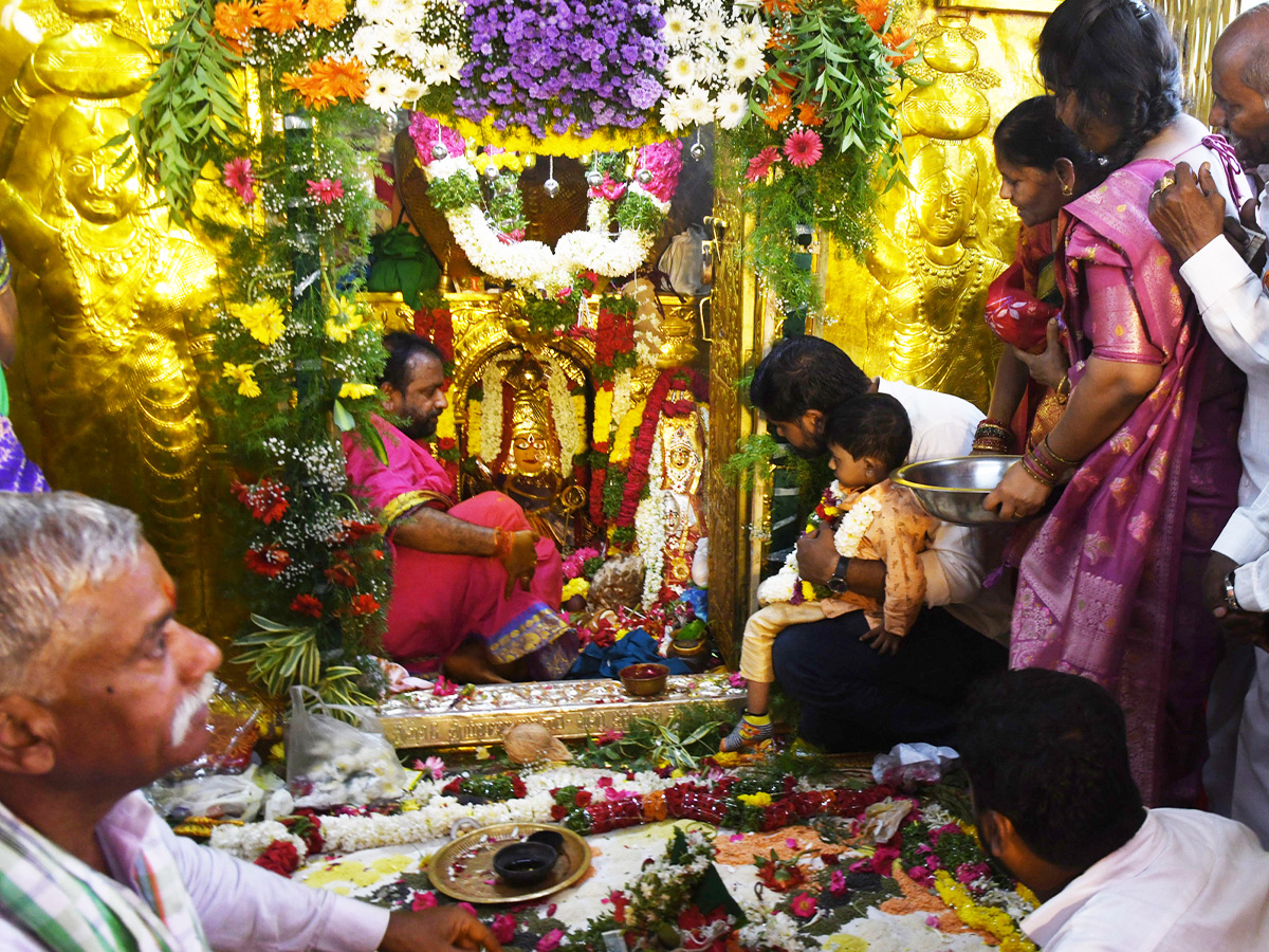 Seeking the Blessings of Goddess Mahankali at Golconda Hyderabad8