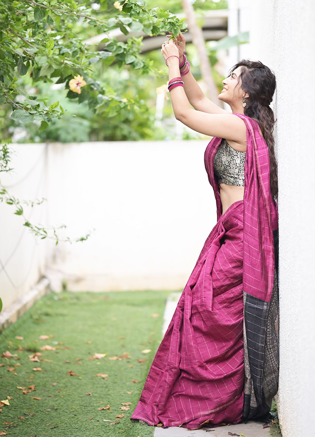 Rashi Singh Looks Graceful in a Traditional Saree Photos11