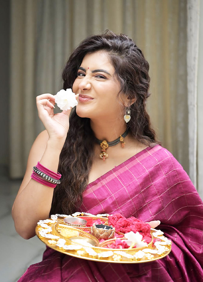 Rashi Singh Looks Graceful in a Traditional Saree Photos13