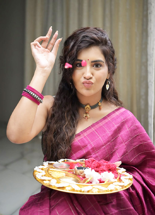 Rashi Singh Looks Graceful in a Traditional Saree Photos5