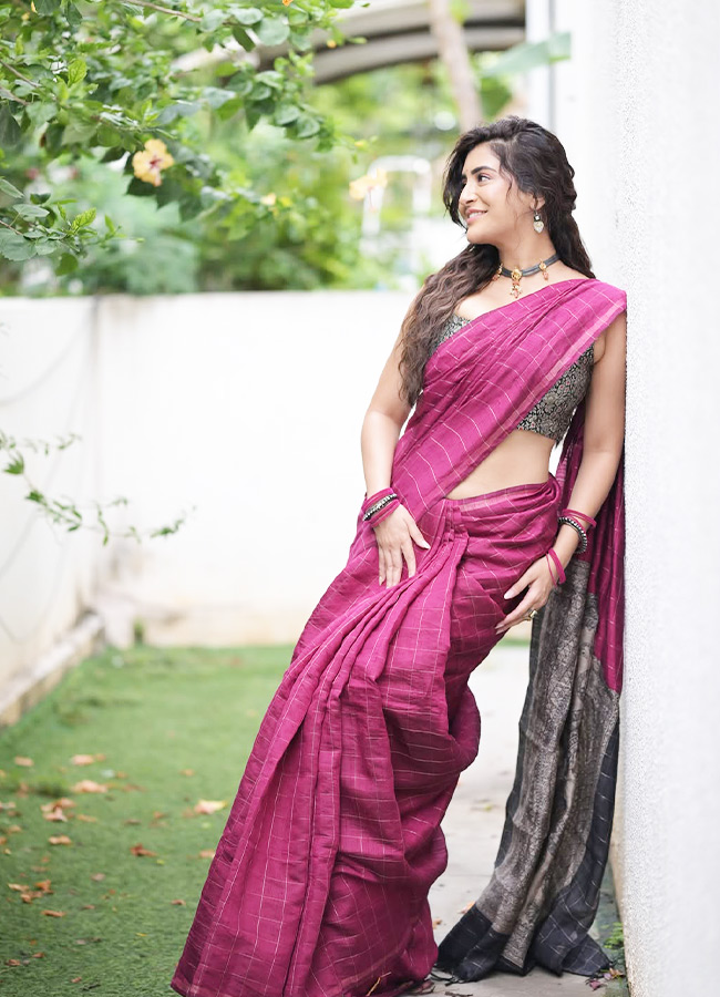 Rashi Singh Looks Graceful in a Traditional Saree Photos8