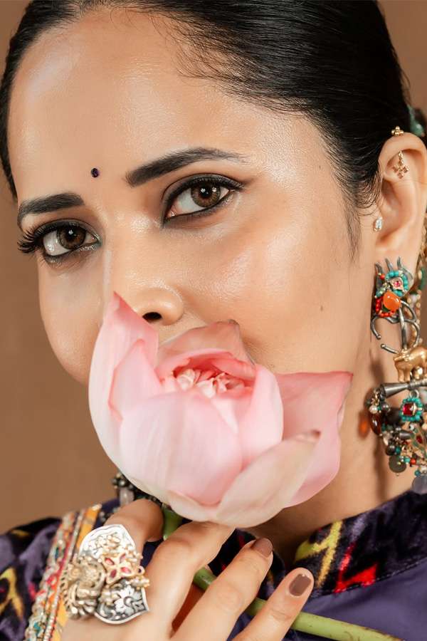 Anasuya Bharadwaj Stunning Looks In Saree Photos2
