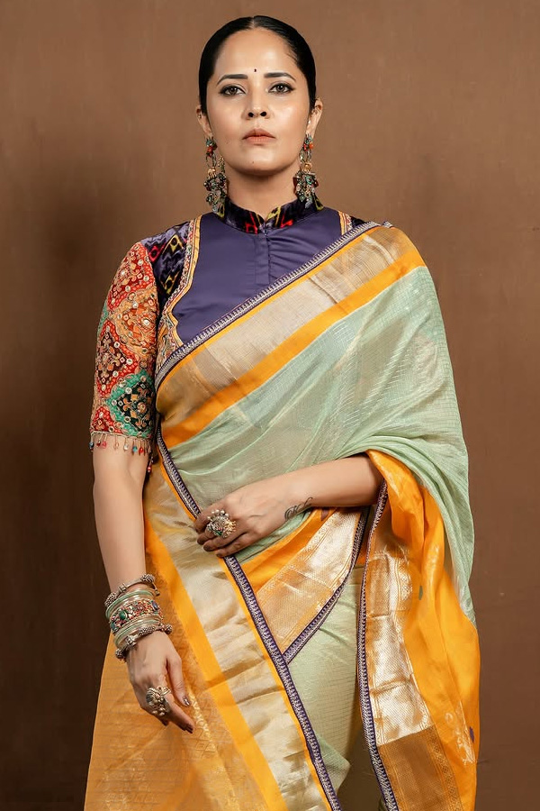 Anasuya Bharadwaj Stunning Looks In Saree Photos11