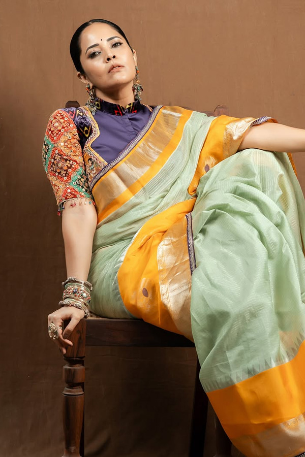 Anasuya Bharadwaj Stunning Looks In Saree Photos15