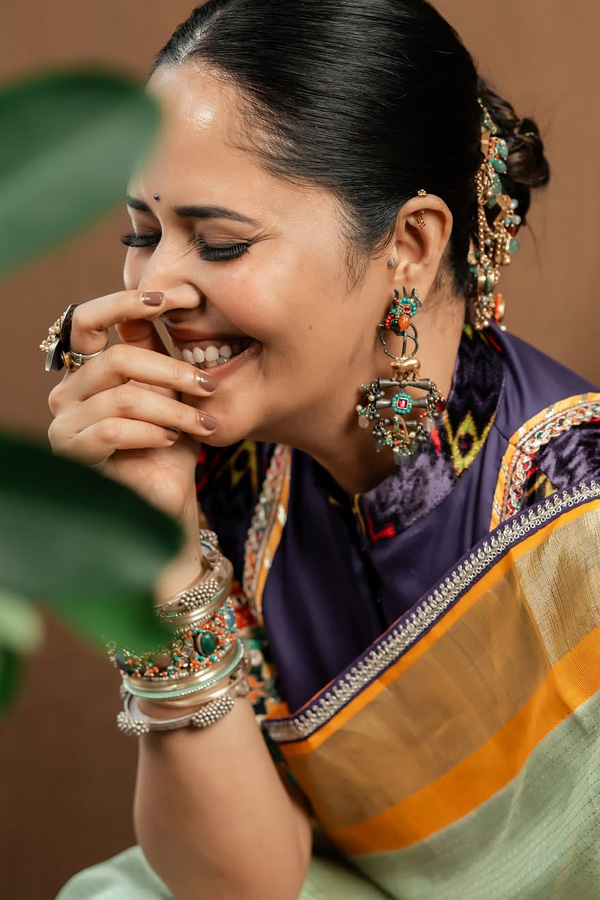 Anasuya Bharadwaj Stunning Looks In Saree Photos16