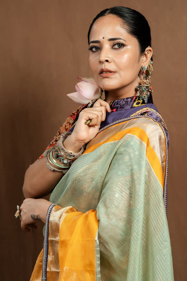 Anasuya Bharadwaj Stunning Looks In Saree Photos3
