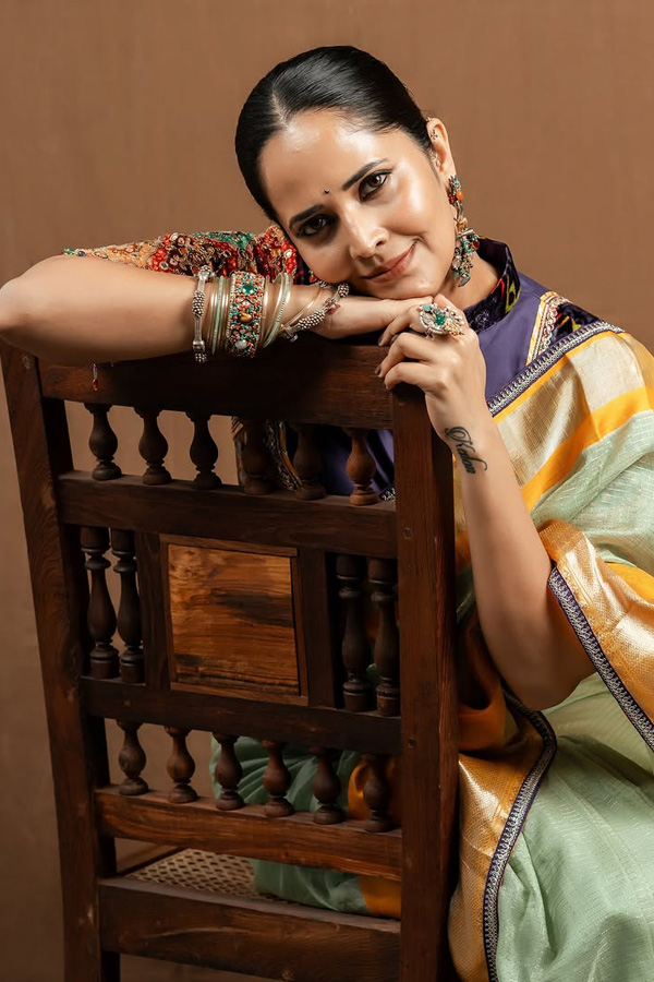 Anasuya Bharadwaj Stunning Looks In Saree Photos5